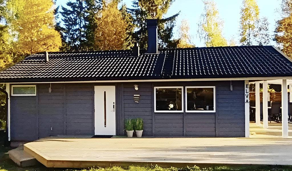 Ett rent tak på ett grått hus